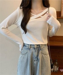 胸元クロスデザイントップス