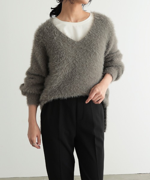 ebure サスティナブルライトウール　Vネックプルオーバー 24AW Vネックフェザーニットプルオーバー【サスティナブル】（ニット