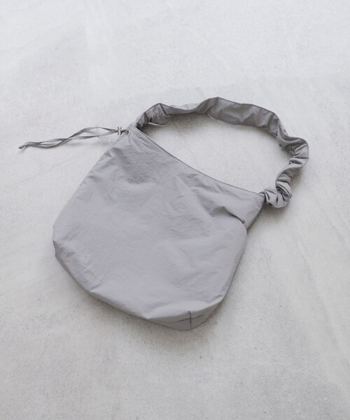 BEAMS HEART（ビームスハート）の「【A4収納可能/4色展開】ギャザーハンドル トートバッグ（ショルダーバッグ・レディース・サックスブルー/オフホワイト/ブラック/オリーブ/グレー/イエロー系その他4・ONE SIZE）」の20枚目の写真