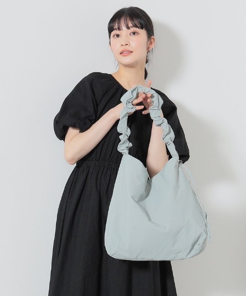 BEAMS HEART（ビームスハート）の「【A4収納可能/4色展開】ギャザーハンドル トートバッグ（ショルダーバッグ・レディース・サックスブルー/オフホワイト/ブラック/オリーブ/グレー/イエロー系その他4・ONE SIZE）」の5枚目の写真