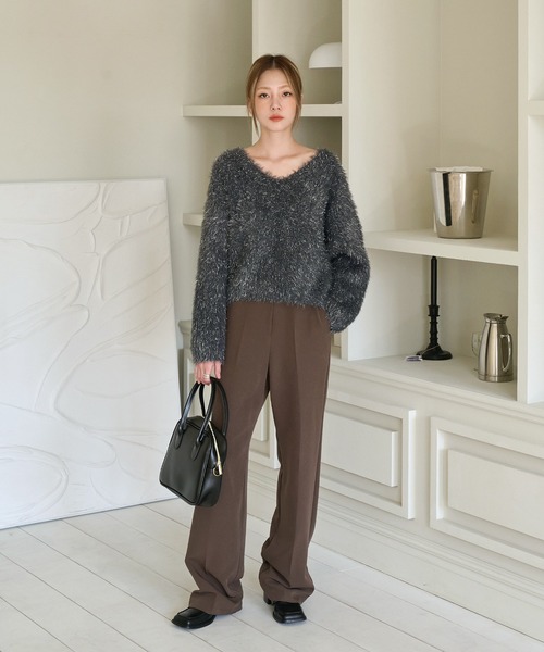 UNE MANSION（ユヌマンション）の「フェイクファーラメシャギーボートネックワイド袖ルーズシルエットニット（ニット/セーター・レディース・ブラック/ベージュ/グレー・FREE）」の6枚目の写真