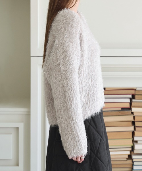 UNE MANSION（ユヌマンション）の「フェイクファーラメシャギーボートネックワイド袖ルーズシルエットニット（ニット/セーター・レディース・ブラック/ベージュ/グレー・FREE）」の15枚目の写真