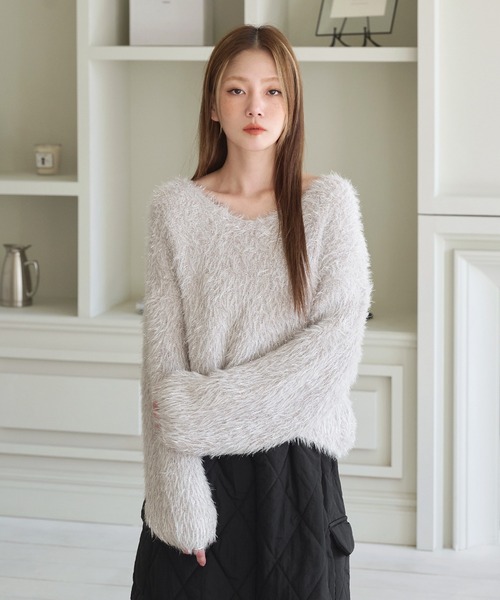 UNE MANSION（ユヌマンション）の「フェイクファーラメシャギーボートネックワイド袖ルーズシルエットニット（ニット/セーター・レディース・ブラック/ベージュ/グレー・FREE）」の5枚目の写真