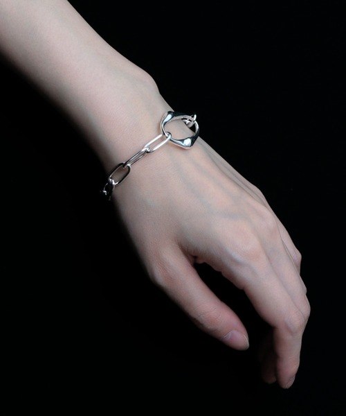 YArKA（ヤーカ）の「【YArKA/ヤーカ】nuance oval parts design bracelet [FFF3] / ニュアンスオーバルパーツデザインブレスレット（ブレスレット・レディース・シルバー・S/M/L）」の5枚目の写真