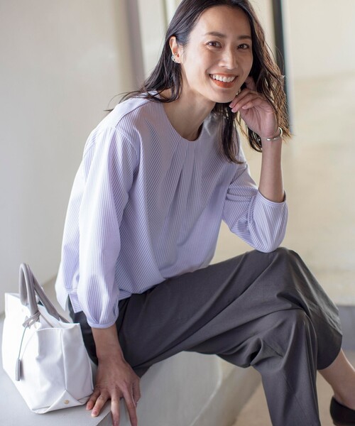 J.PRESS Ladies(J.プレス レディス)の「【WEB限定カラーあり】ストライプジャカード フロントタック カットソー(Tシャツ/カットソー・レディース・ふじ色系1/パープル系1/ネイビー系1/ネイビー系2/ネイビー系/グリーン系1・SMALL)」の8枚目の写真