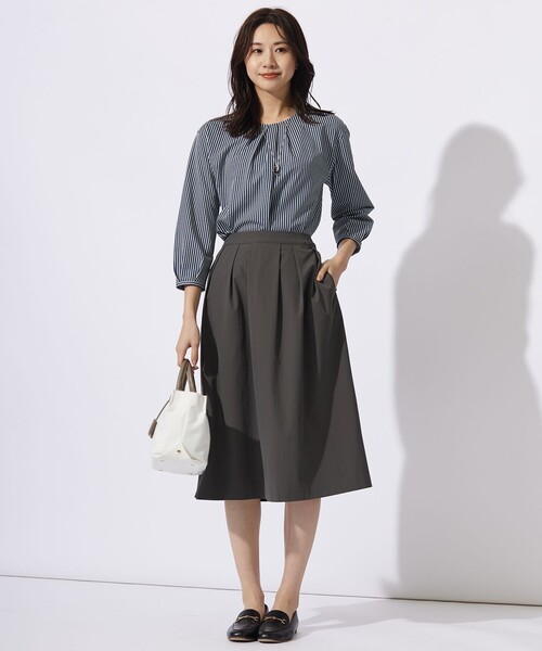 J.PRESS Ladies(J.プレス レディス)の「【WEB限定カラーあり】ストライプジャカード フロントタック カットソー(Tシャツ/カットソー・レディース・ふじ色系1/パープル系1/ネイビー系1/ネイビー系2/ネイビー系/グリーン系1・SMALL)」の10枚目の写真