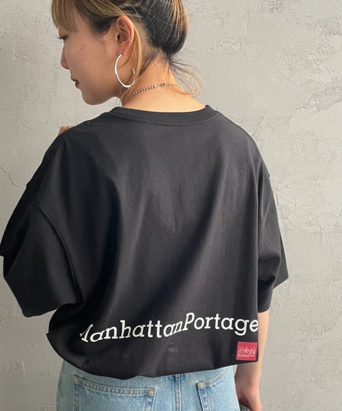 Manhattan Portage（マンハッタンポーテージ）の「[MANHATTAN PORTAGE/マンハッタンポーテージ] 別注 ポケット刺繍 バックプリントTシャツ（Tシャツ/カットソー・レディース・ホワイト/ネイビー/ブラック・S/M/L/XL）」の3枚目の写真