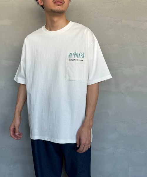 Manhattan Portage（マンハッタンポーテージ）の「[MANHATTAN PORTAGE/マンハッタンポーテージ] 別注 ポケット刺繍 バックプリントTシャツ（Tシャツ/カットソー・レディース・ホワイト/ネイビー/ブラック・S/M/L/XL）」の6枚目の写真