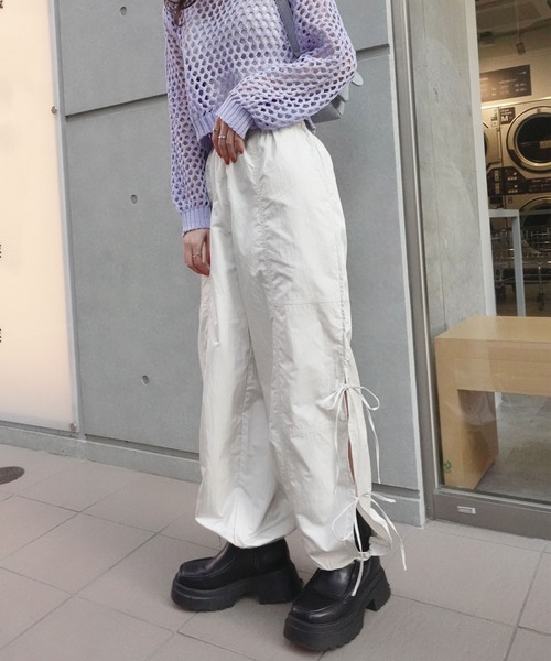 CORNERS（コーナーズ）の「ナイロンサイドリボンパンツ（カーゴパンツ・レディース・ベージュ系その他/ベージュ/ブルー/ブラック・M）」の4枚目の写真