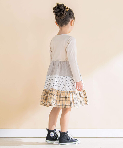 Noeil aime BeBe(ノイユエイムベベ)の「【お揃い】天竺切り替えティアードワンピース(80~130cm)(ワンピース・キッズ・ブルー系その他2/ベージュ系その他・110cm/90cm/100cm/120cm/80cm/130cm)」の4枚目の写真