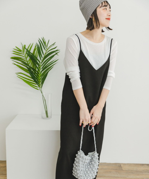 ITEMS URBANRESEARCH(アイテムズ アーバンリサーチ)の「シアークルーネックTシャツ×キャミワンピース(ワンピース・レディース・ブラック系その他/ブラウン系その他・FREE)」の2枚目の写真