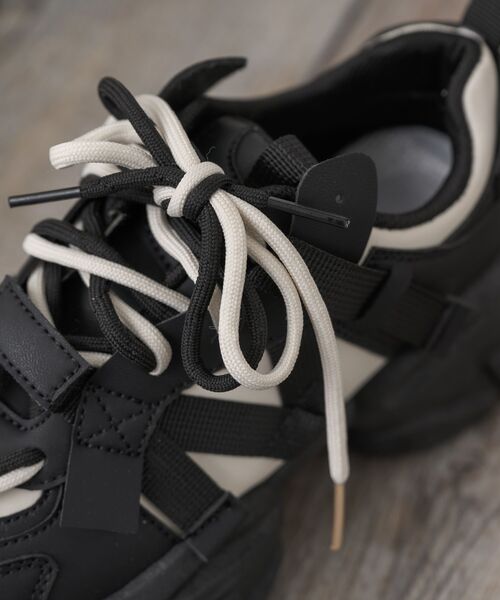 RETRO GIRL（レトロガール）の「レースアップスニーカー（スニーカー・レディース・ブラック/オフホワイト・LARGE/MEDIUM）」の5枚目の写真