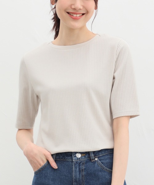 Honeys(ハニーズ)の「半袖ボートネックTシャツ(Tシャツ/カットソー・レディース・モカ/ピンク/グリーン/オフホワイト/ブラック/グレイッシュベージュ/ブルー・S/M/L/LL)」の4枚目の写真
