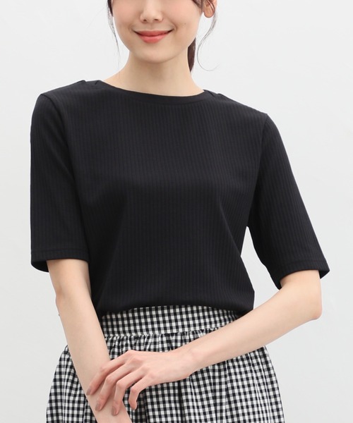 Honeys(ハニーズ)の「半袖ボートネックTシャツ(Tシャツ/カットソー・レディース・モカ/ピンク/グリーン/オフホワイト/ブラック/グレイッシュベージュ/ブルー・S/M/L/LL)」の3枚目の写真