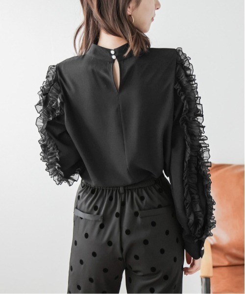 AMELY(エミリー)の「フリルスリーブブラウス(シャツ/ブラウス・レディース・ホワイト/ブラック・フリー)」の3枚目の写真