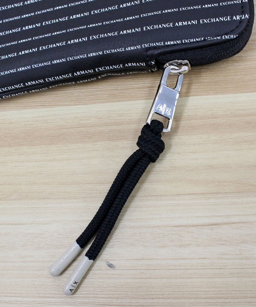 ARMANI EXCHANGE（アルマーニエクスチェンジ）の「AX ロゴストライプ ショルダーテックケース（ショルダーバッグ・メンズ・ブラック系・UNI）」の8枚目の写真