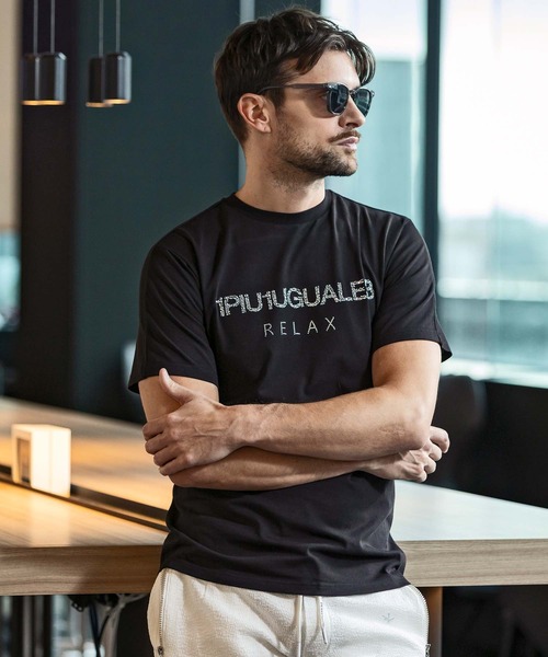 【1PIU1UGUALE3 RELAX】ランダムラインストーンロゴ半袖Tシャツ 1PIU1UGUALE3 RELAX ウノピゥウノウグァーレトレ リラックス