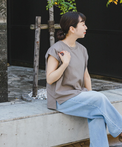 ITEMS URBANRESEARCH(アイテムズ アーバンリサーチ)の「クルーネックノースリーブTシャツ(Tシャツ/カットソー・レディース・ホワイト/チャコールグレー/グレー/オレンジ・FREE)」の3枚目の写真