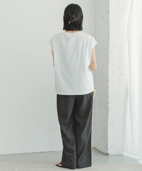 ITEMS URBANRESEARCH(アイテムズ アーバンリサーチ)の「クルーネックノースリーブTシャツ(Tシャツ/カットソー・レディース・ホワイト/チャコールグレー/グレー/オレンジ・FREE)」の10枚目の写真