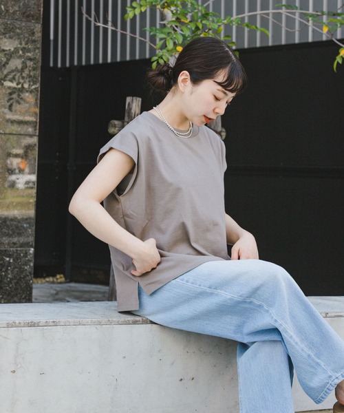 ITEMS URBANRESEARCH(アイテムズ アーバンリサーチ)の「クルーネックノースリーブTシャツ(Tシャツ/カットソー・レディース・ホワイト/チャコールグレー/グレー/オレンジ・FREE)」の12枚目の写真