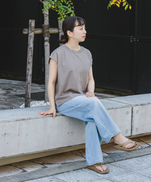ITEMS URBANRESEARCH(アイテムズ アーバンリサーチ)の「クルーネックノースリーブTシャツ(Tシャツ/カットソー・レディース・ホワイト/チャコールグレー/グレー/オレンジ・FREE)」の15枚目の写真