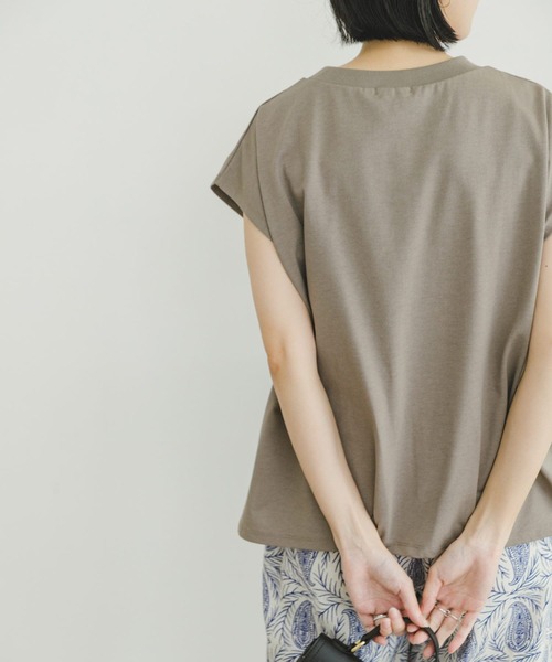 ITEMS URBANRESEARCH(アイテムズ アーバンリサーチ)の「クルーネックノースリーブTシャツ(Tシャツ/カットソー・レディース・ホワイト/チャコールグレー/グレー/オレンジ・FREE)」の16枚目の写真