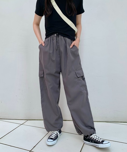 Teem Store(チームストア)の「ルーズシルエット ジョガー カーゴパンツ(カーゴパンツ・レディース・グレー/ブラック・L/M)」の1枚目の写真