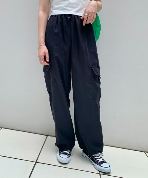 Teem Store(チームストア)の「ルーズシルエット ジョガー カーゴパンツ(カーゴパンツ・レディース・グレー/ブラック・L/M)」の4枚目の写真
