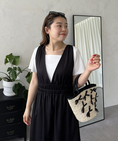 prose verse(プロズヴェール)の「【MOMO】深Vネックバックリボンワンピース(ワンピース・レディース・ブラック・PL/LARGE/MEDIUM/PM)」の17枚目の写真