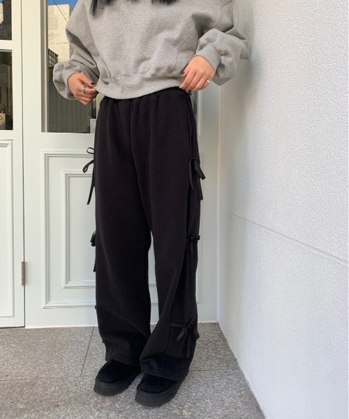 スウェットパンツです。ウエストに黒のリボンが付いています。 LACーVERT スウェットパンツ ジャージ リボンラインスウェット
