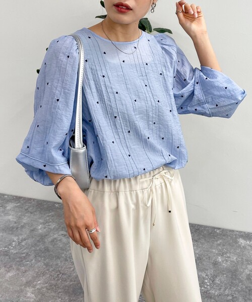 fredy emue（フレディエミュ）の「【WEB限定デザインあり】刺繍袖ボリュームブラウス（シャツ/ブラウス・レディース・イエロー/ホワイト系その他/サックスブルー/ブラック/オフホワイト/ブラック系その他・38）」の5枚目の写真