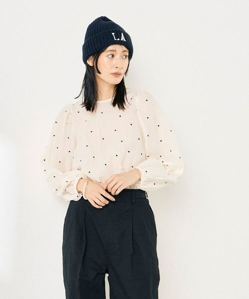 fredy emue（フレディエミュ）の「【WEB限定デザインあり】刺繍袖ボリュームブラウス（シャツ/ブラウス・レディース・イエロー/ホワイト系その他/サックスブルー/ブラック/オフホワイト/ブラック系その他・38）」の21枚目の写真