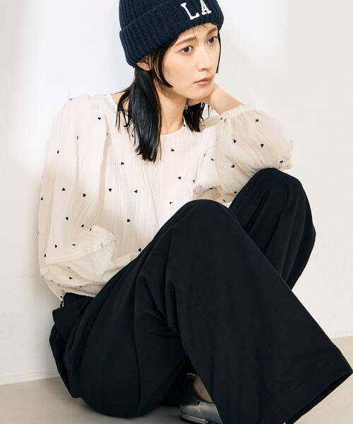 fredy emue（フレディエミュ）の「【WEB限定デザインあり】刺繍袖ボリュームブラウス（シャツ/ブラウス・レディース・イエロー/ホワイト系その他/サックスブルー/ブラック/オフホワイト/ブラック系その他・38）」の7枚目の写真