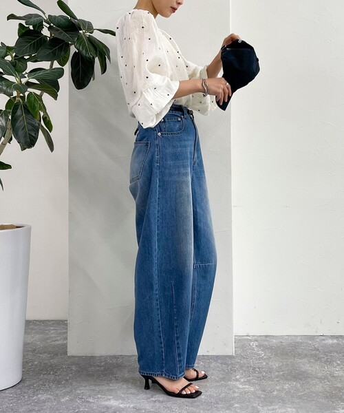 fredy emue（フレディエミュ）の「【WEB限定デザインあり】刺繍袖ボリュームブラウス（シャツ/ブラウス・レディース・イエロー/ホワイト系その他/サックスブルー/ブラック/オフホワイト/ブラック系その他・38）」の10枚目の写真