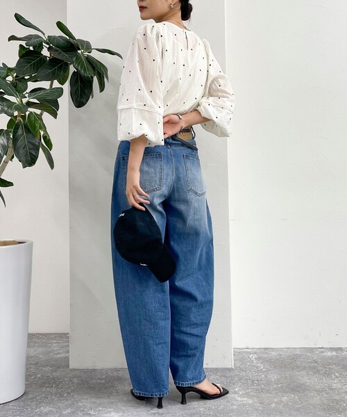 fredy emue（フレディエミュ）の「【WEB限定デザインあり】刺繍袖ボリュームブラウス（シャツ/ブラウス・レディース・イエロー/ホワイト系その他/サックスブルー/ブラック/オフホワイト/ブラック系その他・38）」の11枚目の写真