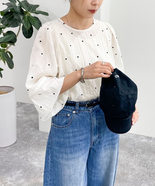 fredy emue（フレディエミュ）の「【WEB限定デザインあり】刺繍袖ボリュームブラウス（シャツ/ブラウス・レディース・イエロー/ホワイト系その他/サックスブルー/ブラック/オフホワイト/ブラック系その他・38）」の13枚目の写真