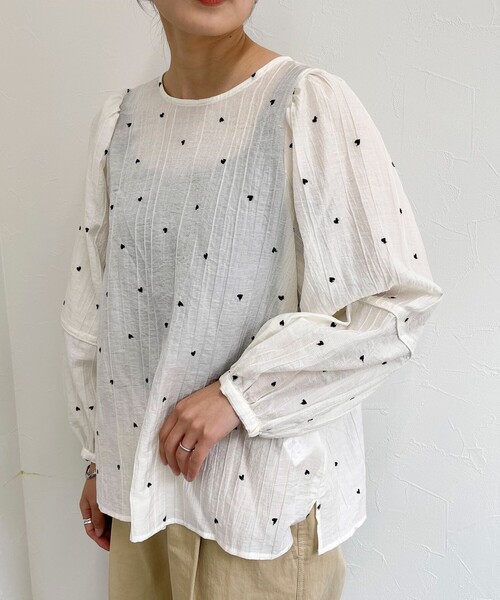 fredy emue（フレディエミュ）の「【WEB限定デザインあり】刺繍袖ボリュームブラウス（シャツ/ブラウス・レディース・イエロー/ホワイト系その他/サックスブルー/ブラック/オフホワイト/ブラック系その他・38）」の14枚目の写真