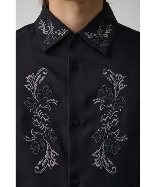 AZUL by moussy（アズールバイマウジー）の「グラデーション刺繍長袖シャツ（シャツ/ブラウス・メンズ・ブラック/オフホワイト/ダークグリーン・FREE）」の18枚目の写真