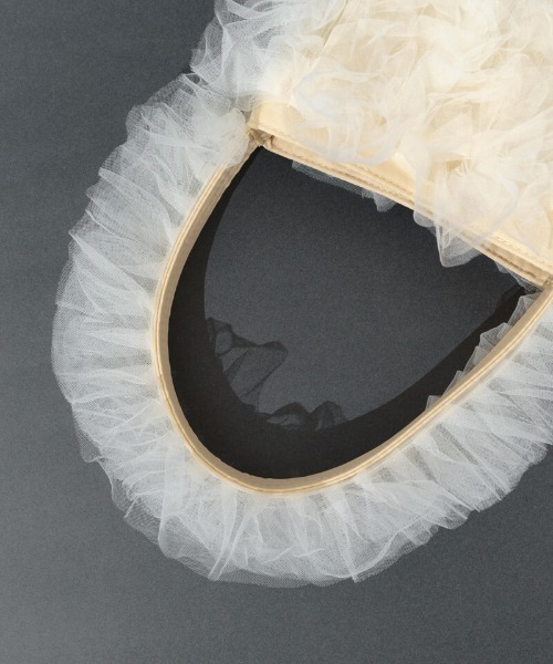 flower(フラワー)の「フリルチュールバッグ(ハンドバッグ・レディース・ブラック/アイボリー・FREE)」の10枚目の写真