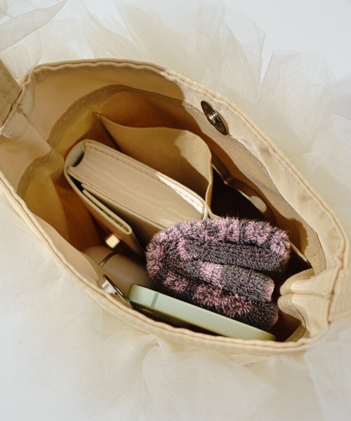 flower(フラワー)の「フリルチュールバッグ(ハンドバッグ・レディース・ブラック/アイボリー・FREE)」の14枚目の写真