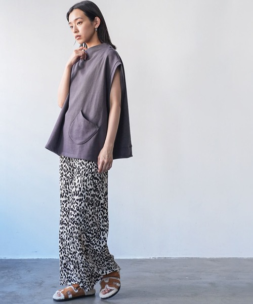 mili an deni（ミリアンデニ）の「ヒョウ柄セミワイドプリーツパンツ（その他パンツ・レディース・ブラック×ホワイト/ホワイト×ブラック・M）」の6枚目の写真