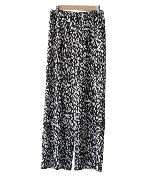 mili an deni（ミリアンデニ）の「ヒョウ柄セミワイドプリーツパンツ（その他パンツ・レディース・ブラック×ホワイト/ホワイト×ブラック・M）」の15枚目の写真