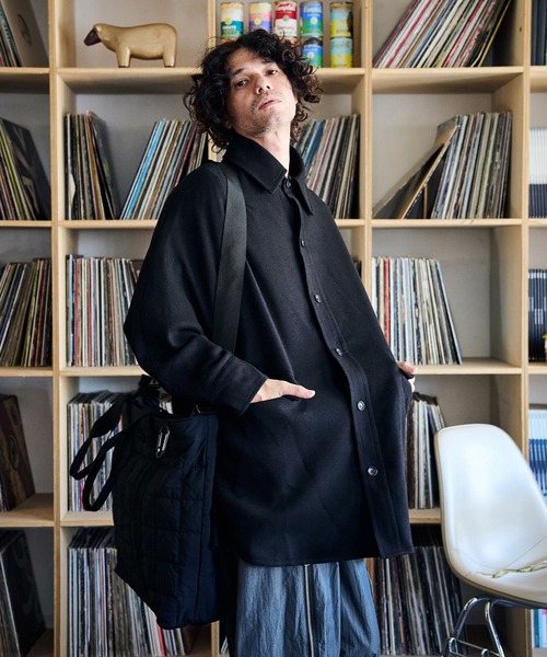 ADAM PATEK(アダムパテック)の「mko12282-square quilt shoulder tote bag ビッグトートバッグ(トートバッグ・メンズ・カーキ/ブラック/グレー・FREE)」の9枚目の写真