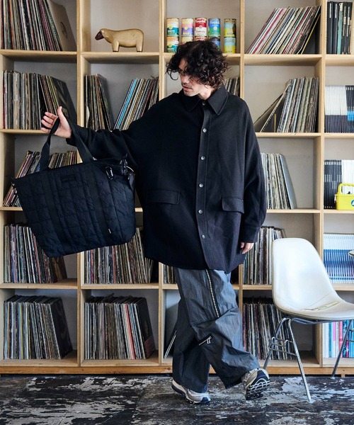 ADAM PATEK(アダムパテック)の「mko12282-square quilt shoulder tote bag ビッグトートバッグ(トートバッグ・メンズ・カーキ/ブラック/グレー・FREE)」の11枚目の写真