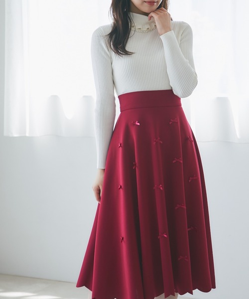 tocco closet(トッコ クローゼット)の「パール付きフリルタートルネックリブニットプルオーバー(ニット/セーター・レディース・ブラック/オフホワイト/グレー/ピンク/レッド/ベージュ・M)」の8枚目の写真