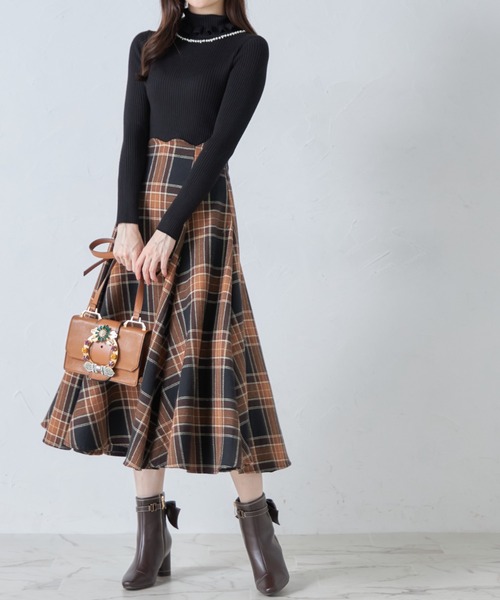 tocco closet(トッコ クローゼット)の「パール付きフリルタートルネックリブニットプルオーバー(ニット/セーター・レディース・ブラック/オフホワイト/グレー/ピンク/レッド/ベージュ・M)」の15枚目の写真