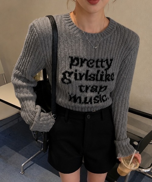 Sibra(シブラ)の「ジャガードロゴショート丈ニット(ニット/セーター・レディース・ブラウン/アイボリー/ブラック/グレー/グレー系・M)」の5枚目の写真