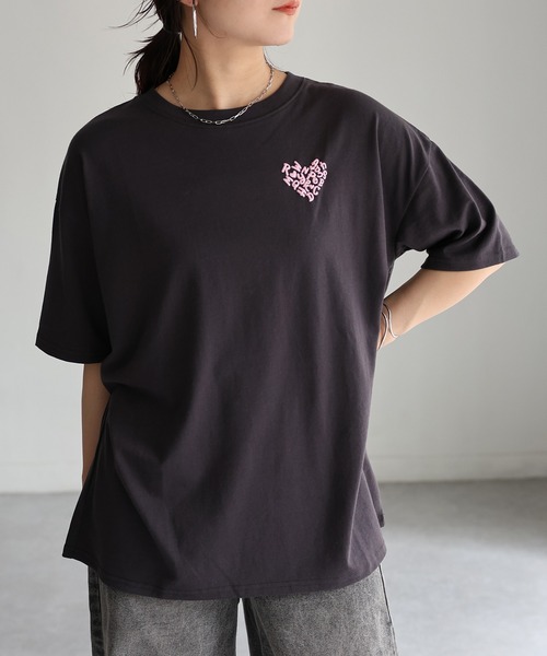 Riberry(リベリー)の「ハートロゴ発砲プリントTシャツ(Tシャツ/カットソー・レディース・チャコールグレー/オフホワイト/オートミール・FREE)」の3枚目の写真