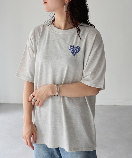 Riberry(リベリー)の「ハートロゴ発砲プリントTシャツ(Tシャツ/カットソー・レディース・チャコールグレー/オフホワイト/オートミール・FREE)」の8枚目の写真