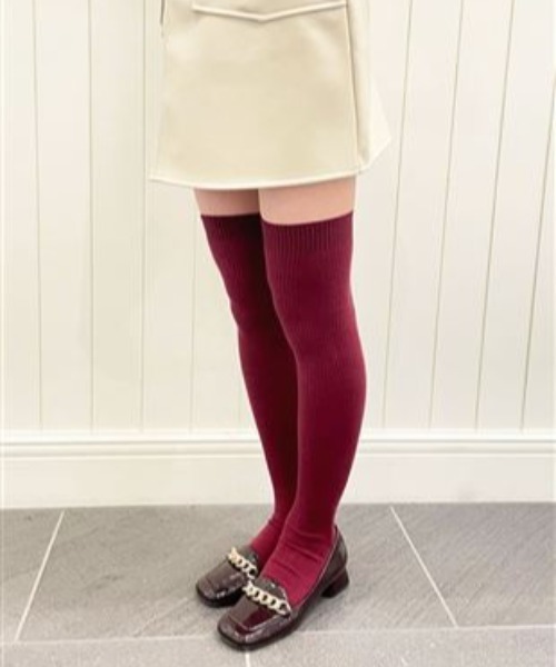 tutuanna（チュチュアンナ）の「綿混リブオーバーニーソックス52cm丈（ソックス/靴下・レディース・ネイビー/エンジ/チャコール/ブラック/オフホワイト・M）」の5枚目の写真